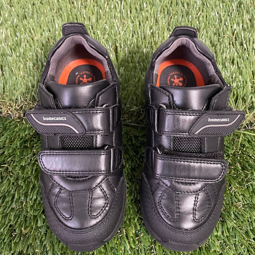 Black School Shoe:  BIOMECANICS/ Natural Growing / USED